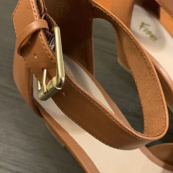 Fioni Size 10 tan wedge sandals with ankle strap NWOT - Picture 11 of 11